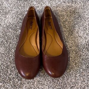EUC Born Dark Brown Leather Flats Sz 7.5